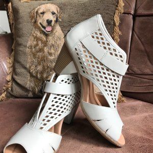 NWT! Retro Look! Earth "Virgo" Size 10